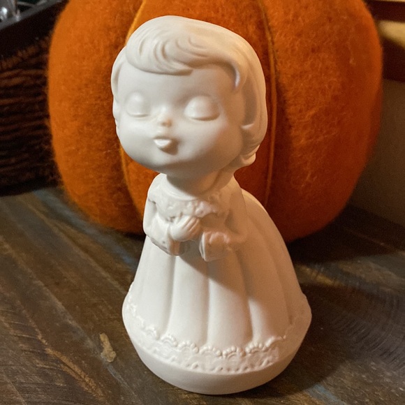 Adorable Ceramic Boy and Girl Kissing Angel Set - Picture 5 of 9